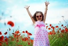 Первая проблема родителей — научить детей, как себя вести в приличном обществе; вторая — найти это приличное общество.