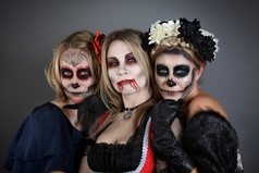 Хэллоуин идет… и вы знаете, что это значит. Предлог для каждой девушки одеться как проститутка и выйти так на улицу!