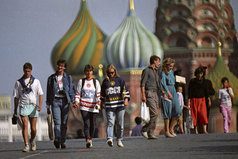 Русский язык очень краткий и лаконичный. Например, надпись 