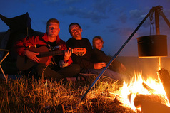 Только русские люди могут разжигать костёр табличкой «Жечь костры запрещено!»