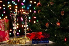 Дедушка Мороз, на прошлый новый год я просила у тебя парня. Так вот забери назад этого козла и давай лучше фломастеры.  