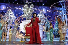 А я не буду на Новый Год смотреть голубой огонек. Он уже стал таким голубым, что смотреть невозможно.