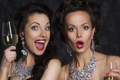 Я вчера репетировала Новый год - разучивала новые застольные ПЕСНИ и НАСТОЛЬНЫЕ танцы... 