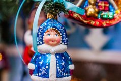 Сначала он слепил снежную девку, а потом сделал ее бабой...  