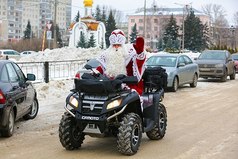 Дорогой, Дедушка Мороз, не клади мне подарок под ёлку... Загоняй его сразу в гараж. 