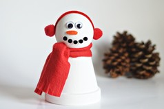 Надела белое платье, белые колготки, думала, на Новый год снежинкой буду. Посмотрела на себя в зеркало - ни фига себе сугроб!!! 