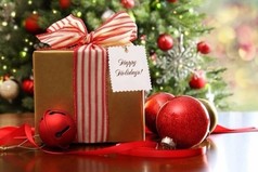 Чтобы ваш подарок на Новый год не показался бесполезным, дарите своим друзьям бутылку водки, они точно найдут ей применение. 