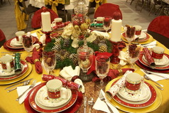 Хорошая жизнь, в холодильнике - красная рыба, фрукты и много другой вкусной фигни, которую ни в коем случае нельзя трогать до нового года.