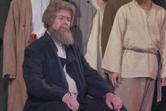 Хочешь завести друзей - заведи их подальше. Иван Сусанин.