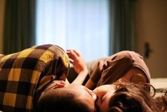 Хочу просто рядом, за руку и глаза в глаза.