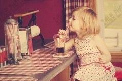 Молодая, красивая, умная, сексуальная, готовить умею, голова не болит! Никого не ищу, просто хвастаюсь.