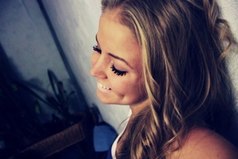 Говорят, что если девушка похожа на папу, то она будет счастлива.