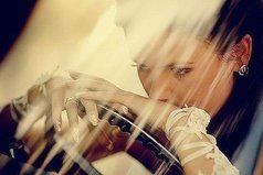 Устала быть сильной... Хочу быть слабее… Железные нервы иметь тяжело… Ведь слабых по жизни обычно жалеют, а сильных с обрывов толкают назло…