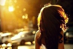 Вчера видела, как одна девушка бежала по городу в свадебном платье… Вот это я понимаю в активном поиске.