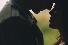 Какая разница, любовь это или дружба, когда кроме этого человека не хочется никого к себе допускать ближе.