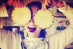 Я всегда буду рядом, в моменты твоих проигрышей и побед. Я буду не смотря ни на что, я обещаю.