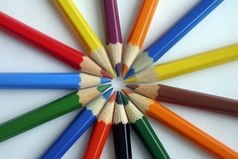 Люди, как карандаши – каждый рисует жизнь себе сам… Просто кто-то ломается, кто-то тупит, а кто-то затачивается и рисует жизнь дальше…