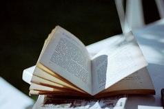 Вы знаете, как пахнут новые книги? Переплёт, бумага, шрифт? Это как свежий хлеб для голодного.