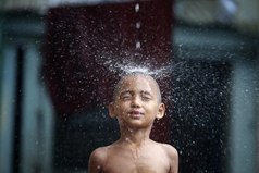 Ваш потрясающий мозг может поднять вас из нищеты до богатства, превратить вас из одиночки во всеобщего любимца, вывести из депрессии, сделав счастливым и радостным, - если вы правильно воспользуетесь им.