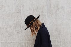 И ошибка бывает полезна, пока мы молоды, лишь бы не таскать ее с собою до старости.