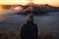 Человеку мечты нужны не меньше, чем воздух. Однако мечтами не нужно дышать — их нужно претворять в реальность. Маленькими шажками, большим усилиями, преодолевая сотни сложностей. Главное, не останавливаться. 