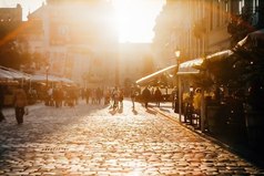 Город становится миром, когда ты любишь одного из живущих в нем.