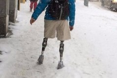 С утра жаловался на то, что не хочу выходить из дома, когда снег и скользко   На улице увидел этого парня, понял, что мои переживания вообще не имеют значения.