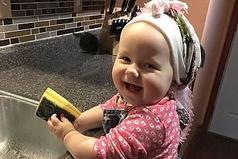 Единственный возраст - когда мытье посуды в удовольствие.