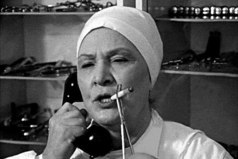 У нас главврач жуткая грубиянка: вы бы слышали как она в конце утреннего рапорта отправляет гинеколога, уролога и проктолога... по рабочим местам!