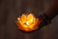 Мой рай совсем не в шалаше, шалаш — строенье ненадёжное. Мой рай находится в душе, в нём всё возможно невозможное!