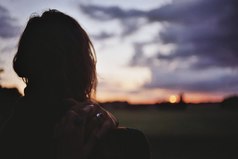 На самом деле никакие советы не помогают, если сердце болеет человеком.