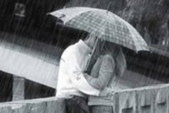 Вдвоём под дождём теплее...