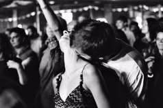 Я считаю, что мужчина должен быть грубоватым, смелым и сильным. Чтобы я могла быть нежной слабой трусишкой, о которой так приятно заботиться. И даже если я сильная, я должна быть слабой.