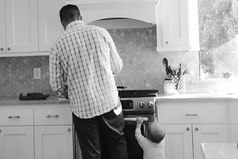 Мой сын будет похож на своего отца.