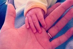 Первые семь лет ребенка нужно любить, вторые семь лет надо его воспитывать, третьи семь лет — быть ему самым лучшим другом, а потом отпустить его и молиться чтобы у него все было хорошо…