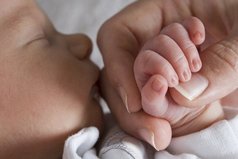 Дарите детям не игрушки, не штанишки - а то внимание, что ждут они от нас... Ведь не заменят куклы, мультики, и книжки, любимых маминых бесценных добрых глаз.