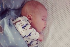 Кто не пробовал, тот не знает, что такое младенца качать. И родной его запах вдыхая, сладко-сладко к себе прижимать. Пусть усталость, бессонные ночи нам, родителям, свыше даны. Потому что есть сын или дочка... Потому что мы детям нужны! 