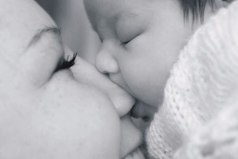 Два штампа в паспортах - это ещё не семья. Семья - это когда любят, ценят, понимают, целуют, обнимают, воспитывают детей, уважают, оберегают! И в разговоре употребляют слова МЫ и НАШЕ!