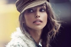 Жить надо так, чтобы родители гордились тобой.. друзья держались за тебя..вторая половинка любила.. враги от зависти дохли..а все остальные тупо восхищались..