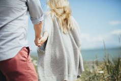 Можно спать в одной постели и быть абсолютно чужими; а можно жить в разных городах и быть самыми близкими.