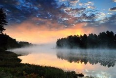 Люди как реки: вода во всех одинаковая и везде одна и та же, но каждая река бывает то узкая, то быстрая, то широкая, то чистая, то холодная, то мутная, то теплая. Так и люди.