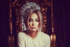 Хорошая для вас, или плохая. Я остаюсь всегда самой собой!  Мне всё равно, что обо мне болтают. Плевать на тех, кто шепчут за спиной.