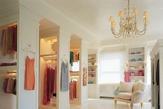 Существует легенда, что есть такие женщины, которые, открывая шкаф, знают, что наденут.