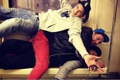 Где бы мы ни были, с друзьями всегда чувствуем себя как дома.