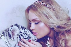 У женщин есть только один недостаток: они часто забывают о своих достоинствах... Любите себя!