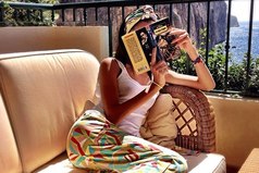 Каждый новый человек — это новая страница в книге нашей жизни. Если кто-то уходит, просто перелистни страницу! Впереди ещё целая история...