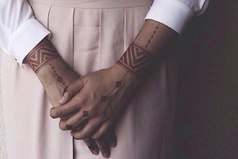 Учись готовить, читай хорошие книги, общайся с добрыми людьми, помогай маме, работай над собой и никогда не гонись за парнями.