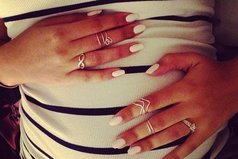 В паспорте хочу носить его фамилию. А под сердцем его малыша.