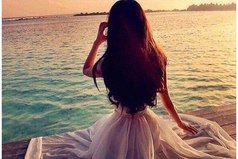 Я сильная! Я так решила! И все преграды нипочем! И сколько жизнь меня не била, я не жалею ни о чем. Я в жизни этой ученица. Ведь на ошибках я учусь. Пусть кто-то скажет - мир жестокий. В ответ я просто улыбнусь!