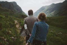 Чем похвалишься, без того и останешься.  Счастье любит тишину...